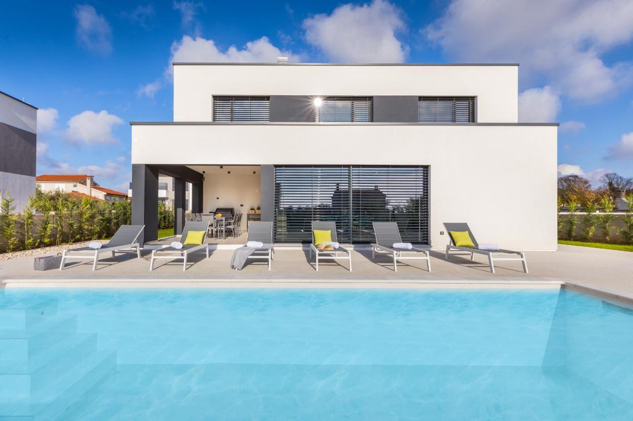 Amazing Private Villa With Outdoor Swimming Pool In Vodnjan Exterior photo