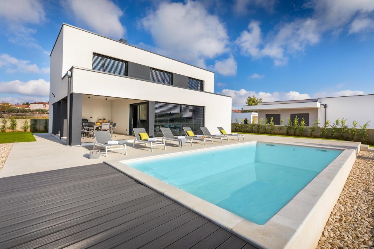 Amazing Private Villa With Outdoor Swimming Pool In Vodnjan Exterior photo